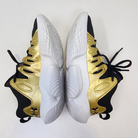 Under Armour Flow Breakthru 7 Basketball Shoes Sneakers Women Size 7 Gold Black - Picture 7 of 8